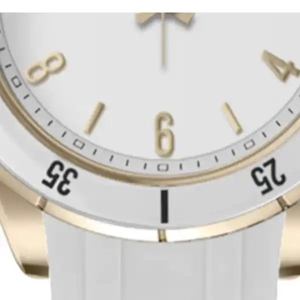 Orologio da polso bianco e oro.